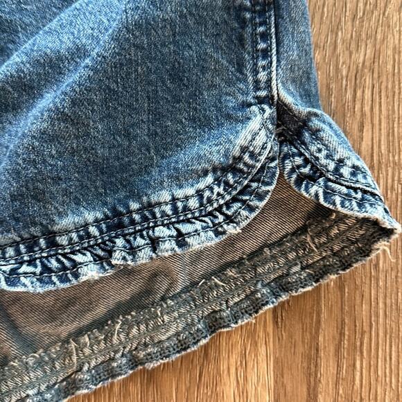 American Eagle High Waist Mom Shorts Size 4 Distressed Vintage Wash Ruffle Hem - Picture 3 of 8